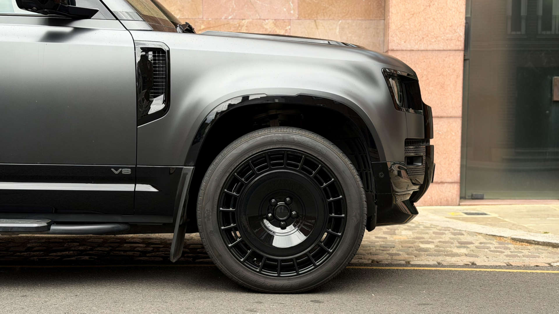 Land Rover DEFENDER — photo 14