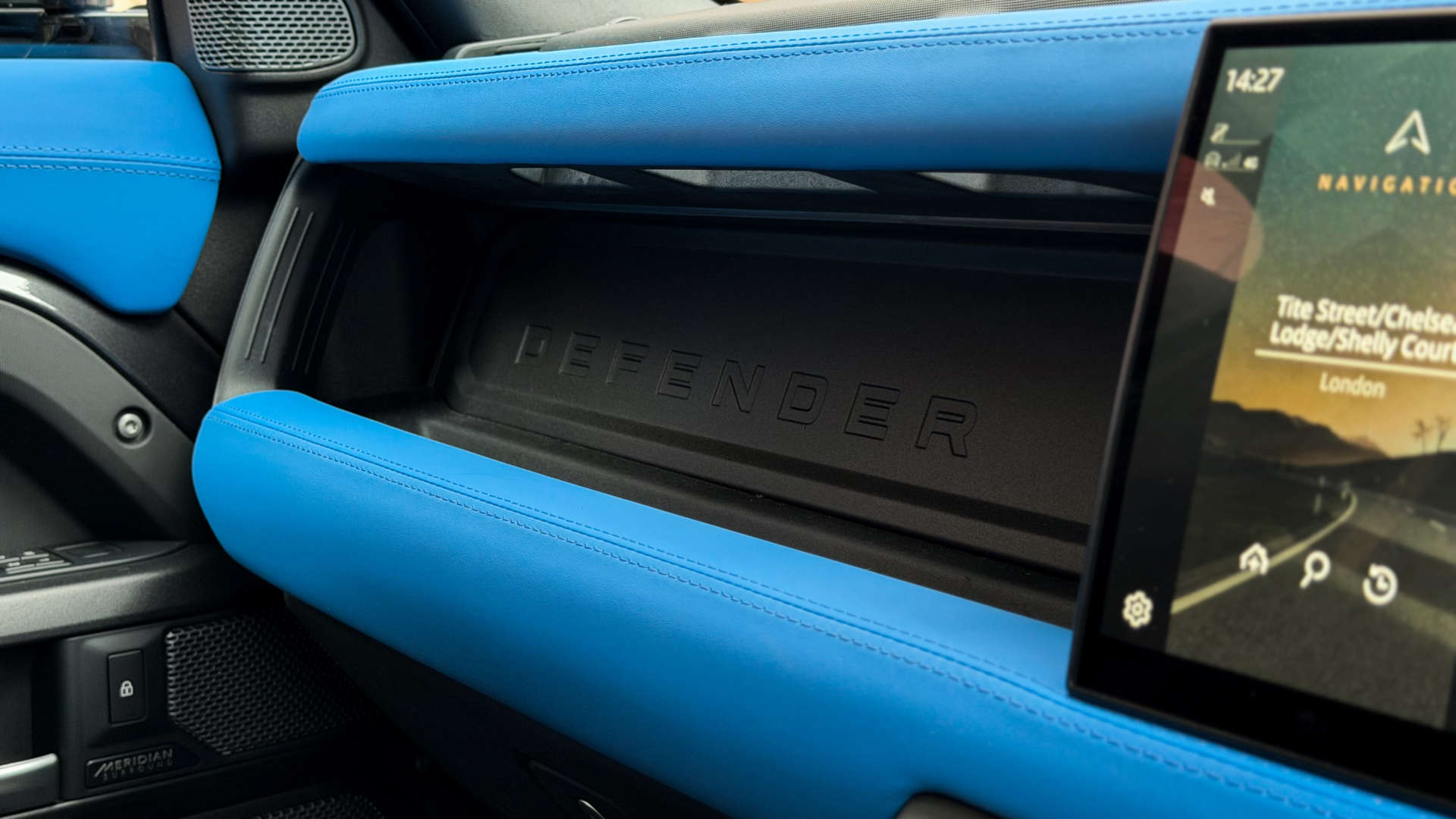 Land Rover DEFENDER — photo 32