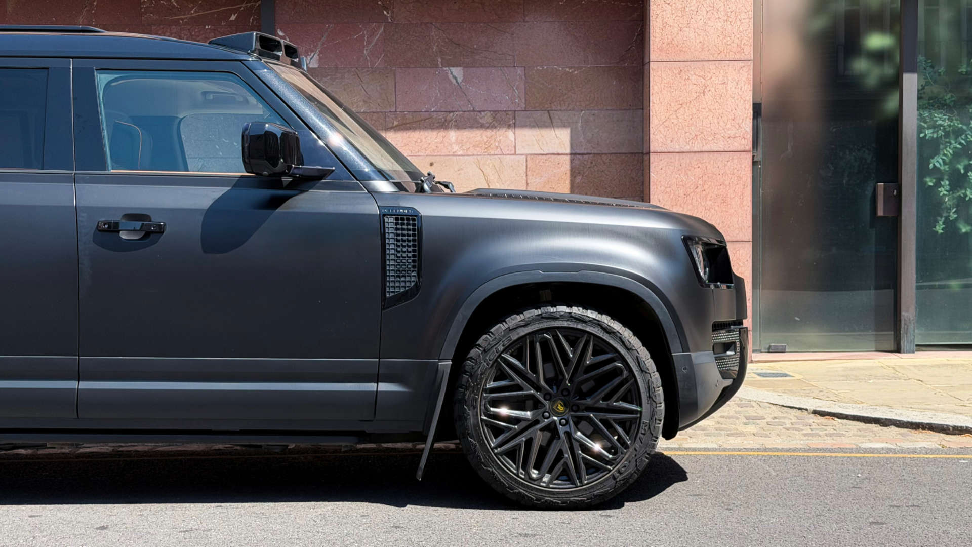 Land Rover DEFENDER — photo 16