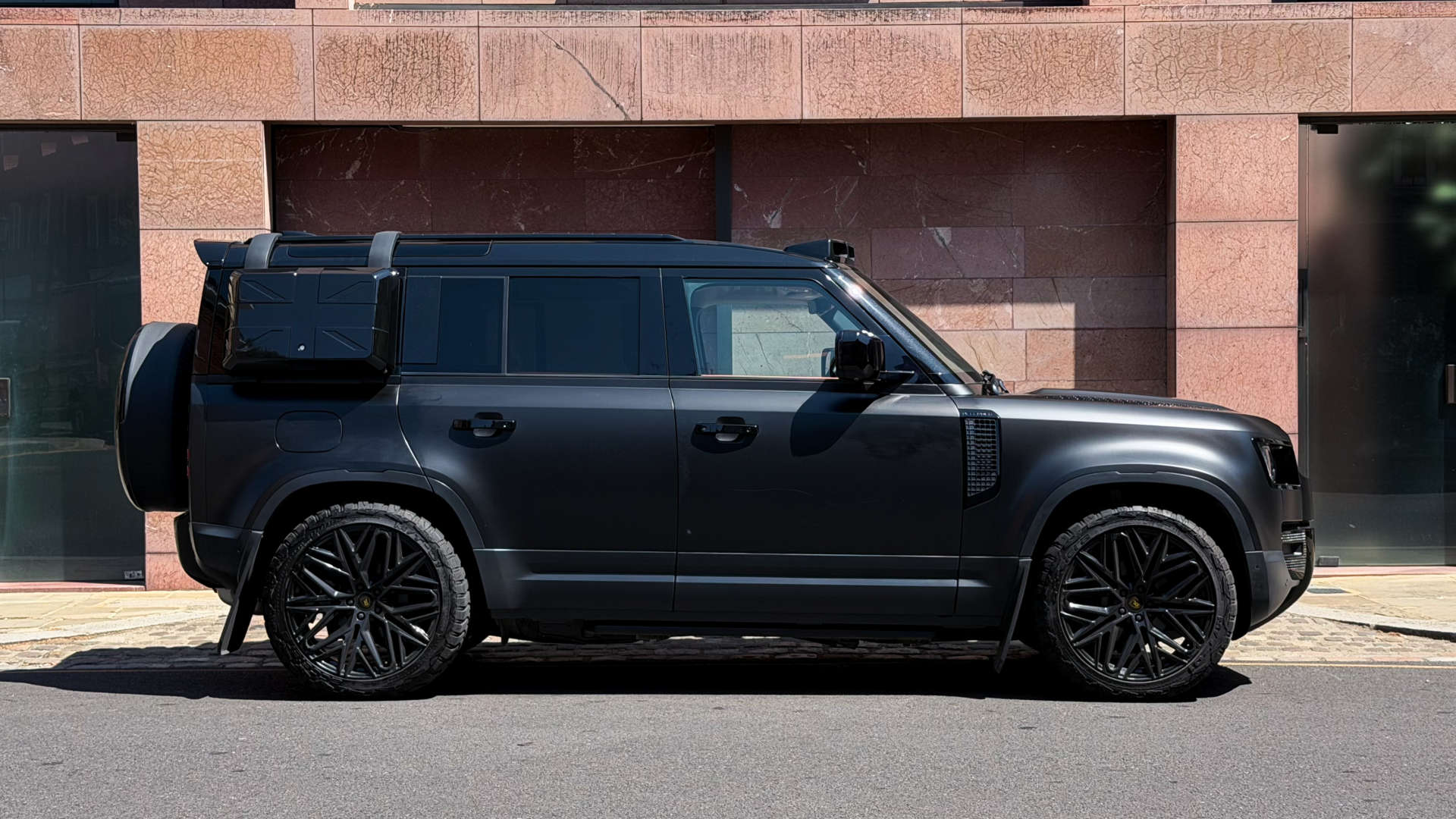 Land Rover DEFENDER — photo 14