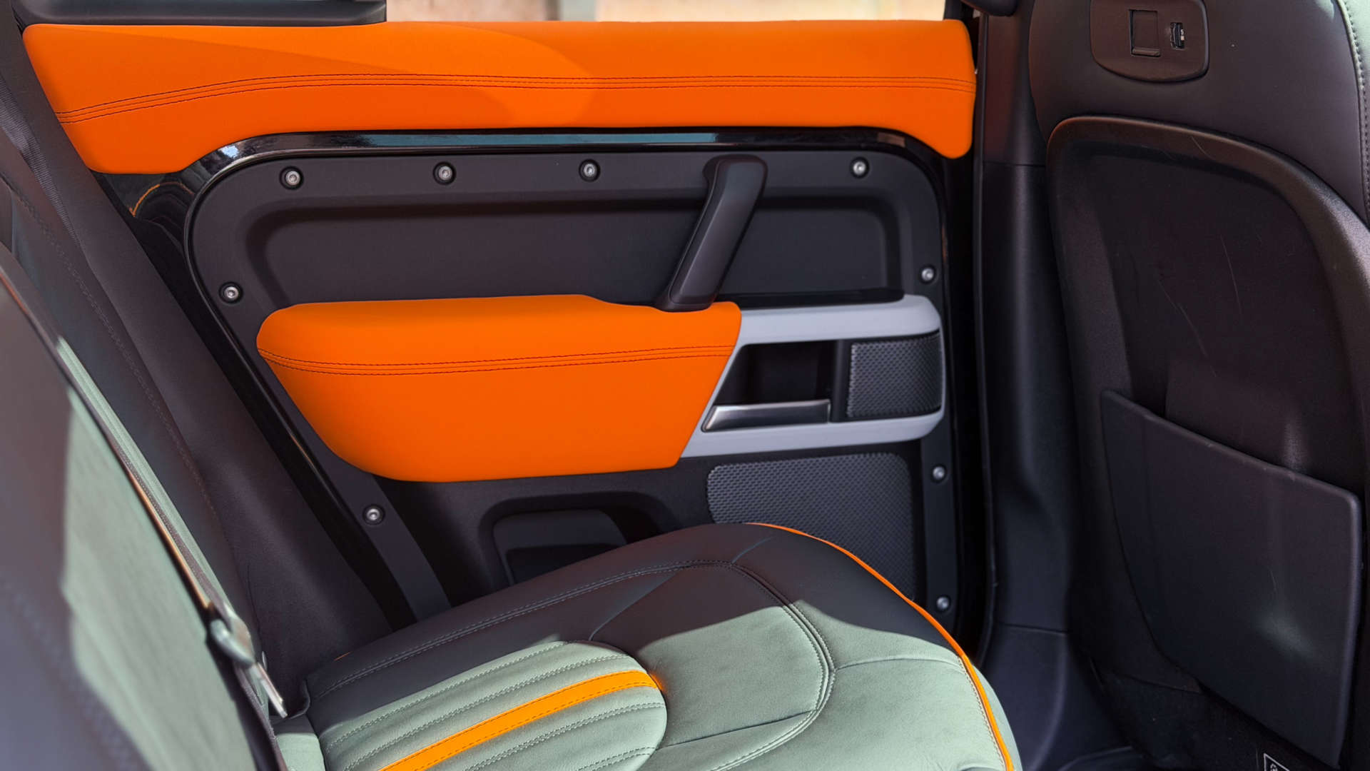 Land Rover DEFENDER — photo 41