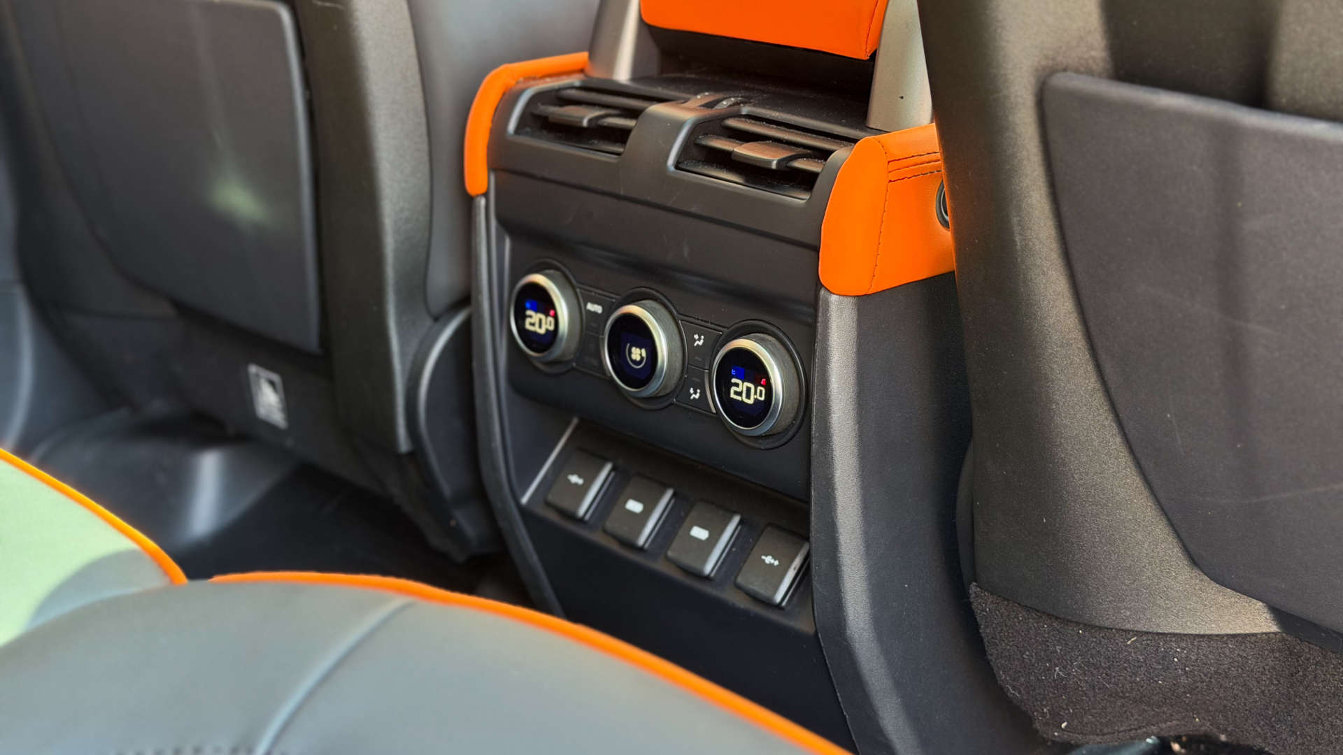 Land Rover DEFENDER — photo 42