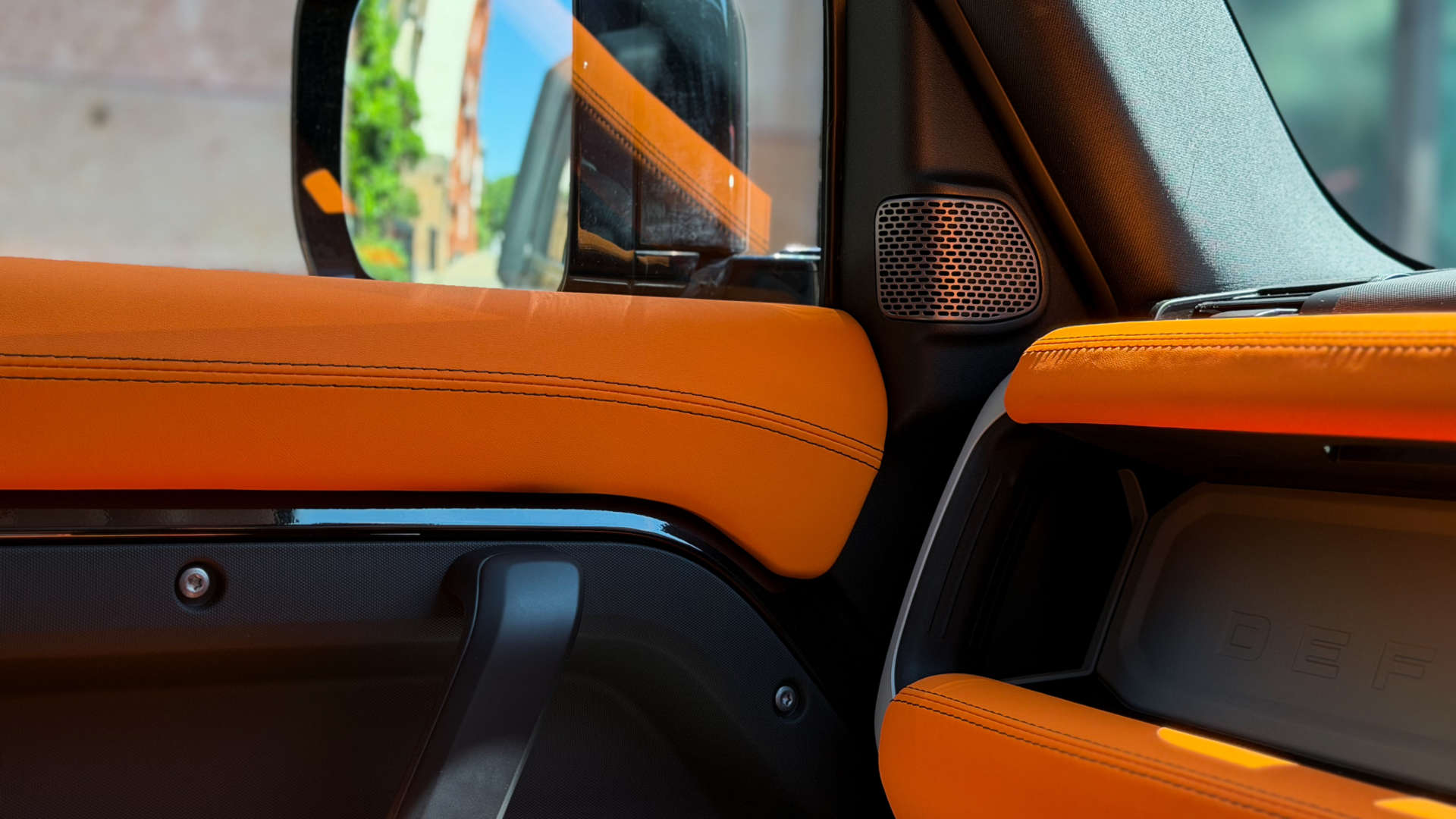 Land Rover DEFENDER — photo 25
