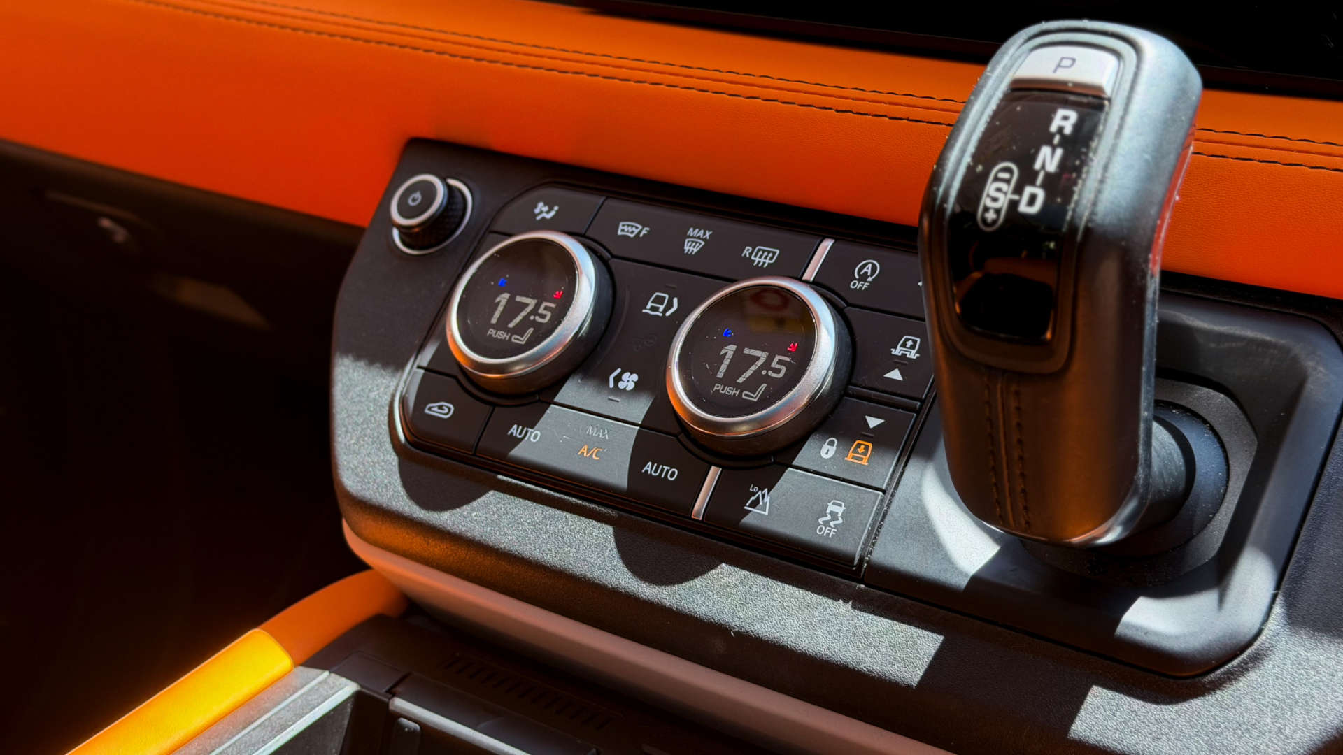 Land Rover DEFENDER — photo 32