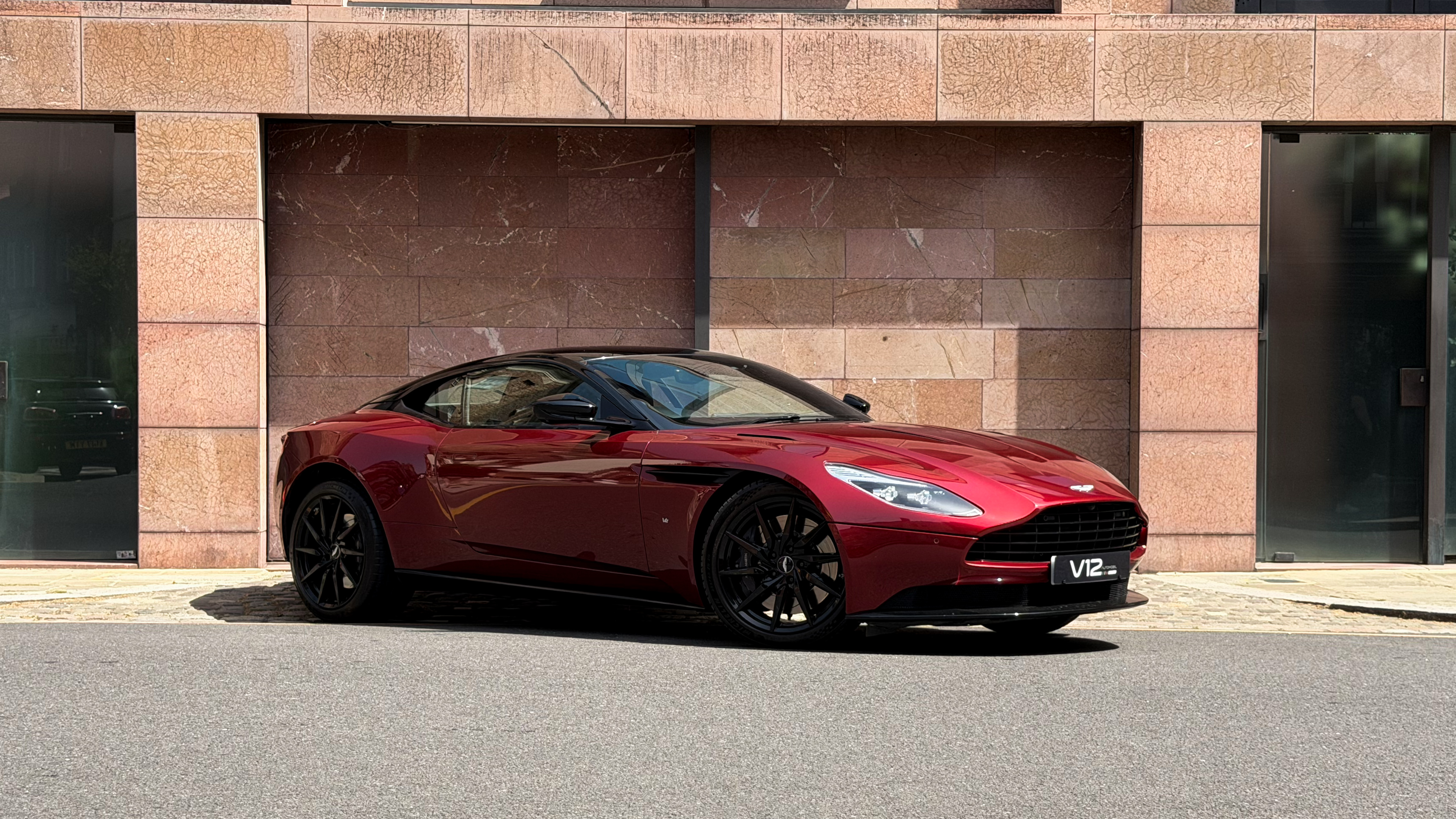 Aston Martin DB11 V12