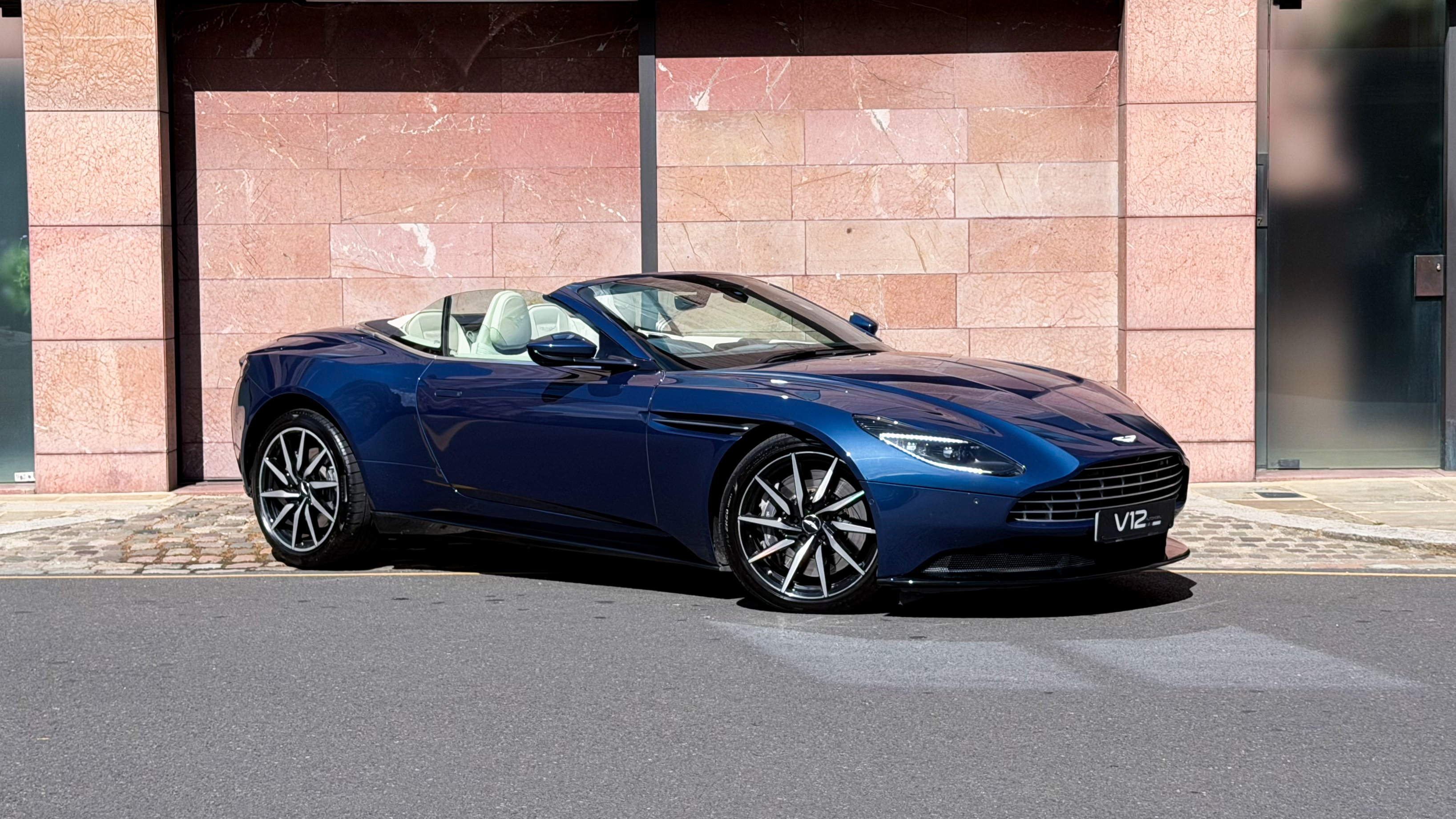 Aston Martin DB11 V8 Volante